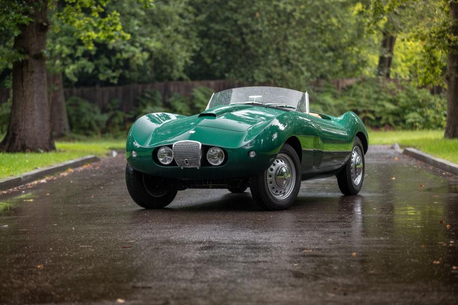  Arnolt-Bristol Bolide Roadster 1953 года  (фото 2 из 14)
